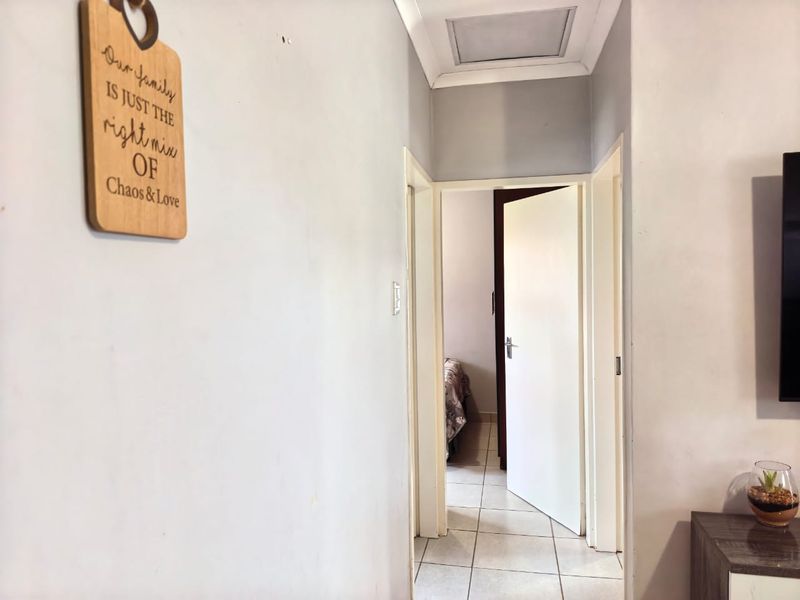 Charming 2-bedroom townhouse in Waterval East, Rustenburg—perfect for cozy living and convenient ac - Photo 6