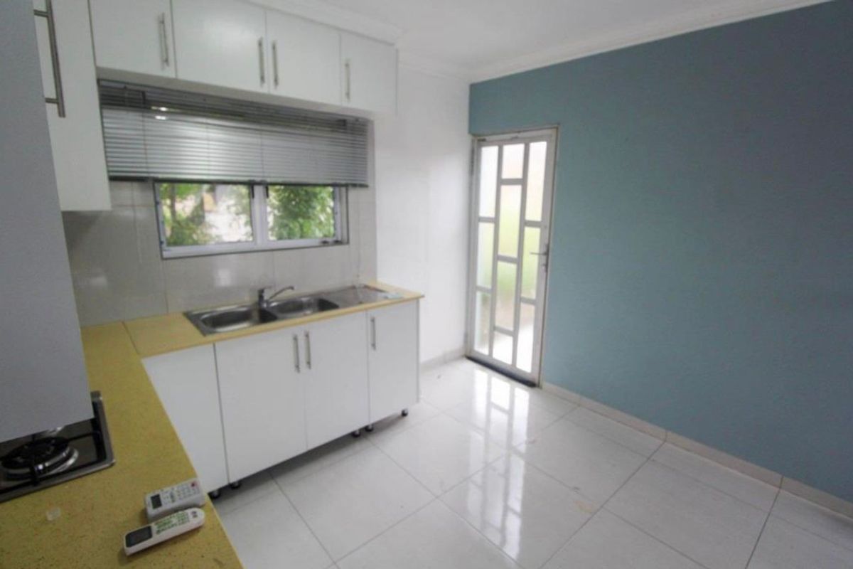 Modern Simplex Double Income Investment in a Quiet Cul-de-Sac - Photo 4