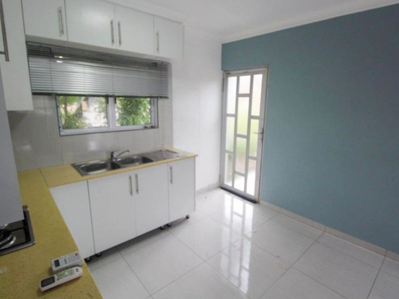 Modern Simplex Double Income Investment in a Quiet Cul-de-Sac - Photo 4