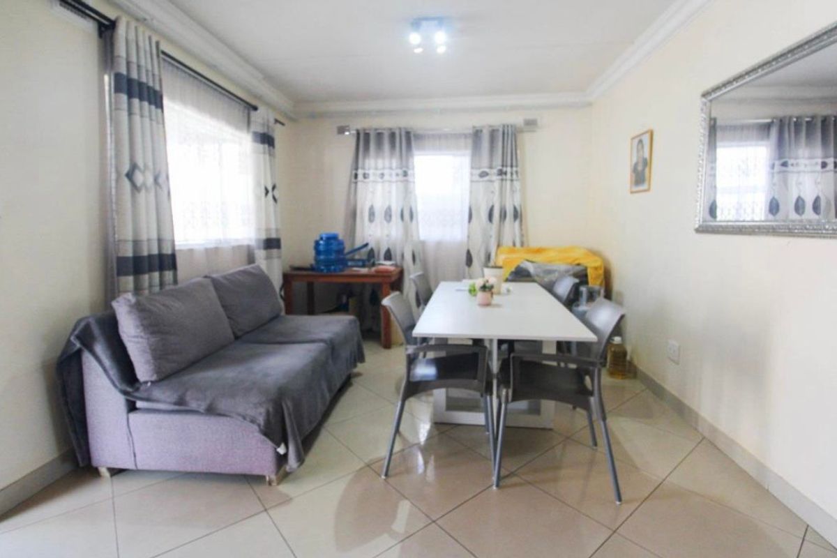 Modern Simplex Double Income Investment in a Quiet Cul-de-Sac - Photo 2