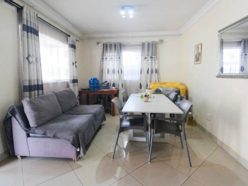 Modern Simplex Double Income Investment in a Quiet Cul-de-Sac - Photo 2