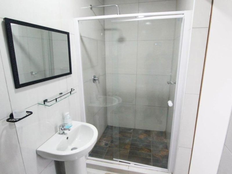 Modern Simplex Double Income Investment in a Quiet Cul-de-Sac - Photo 8