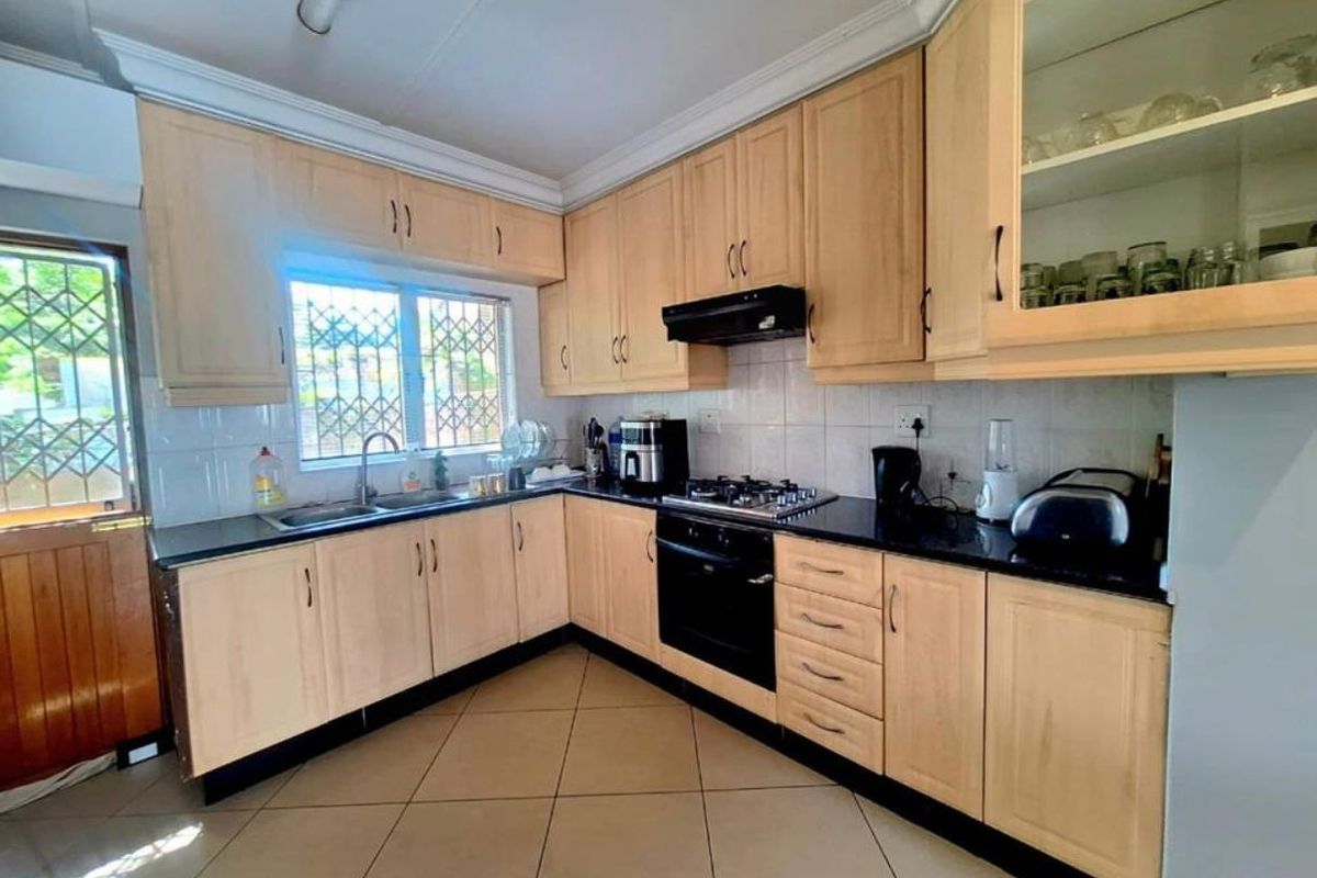 Modern Simplex Double Income Investment in a Quiet Cul-de-Sac - Photo 5