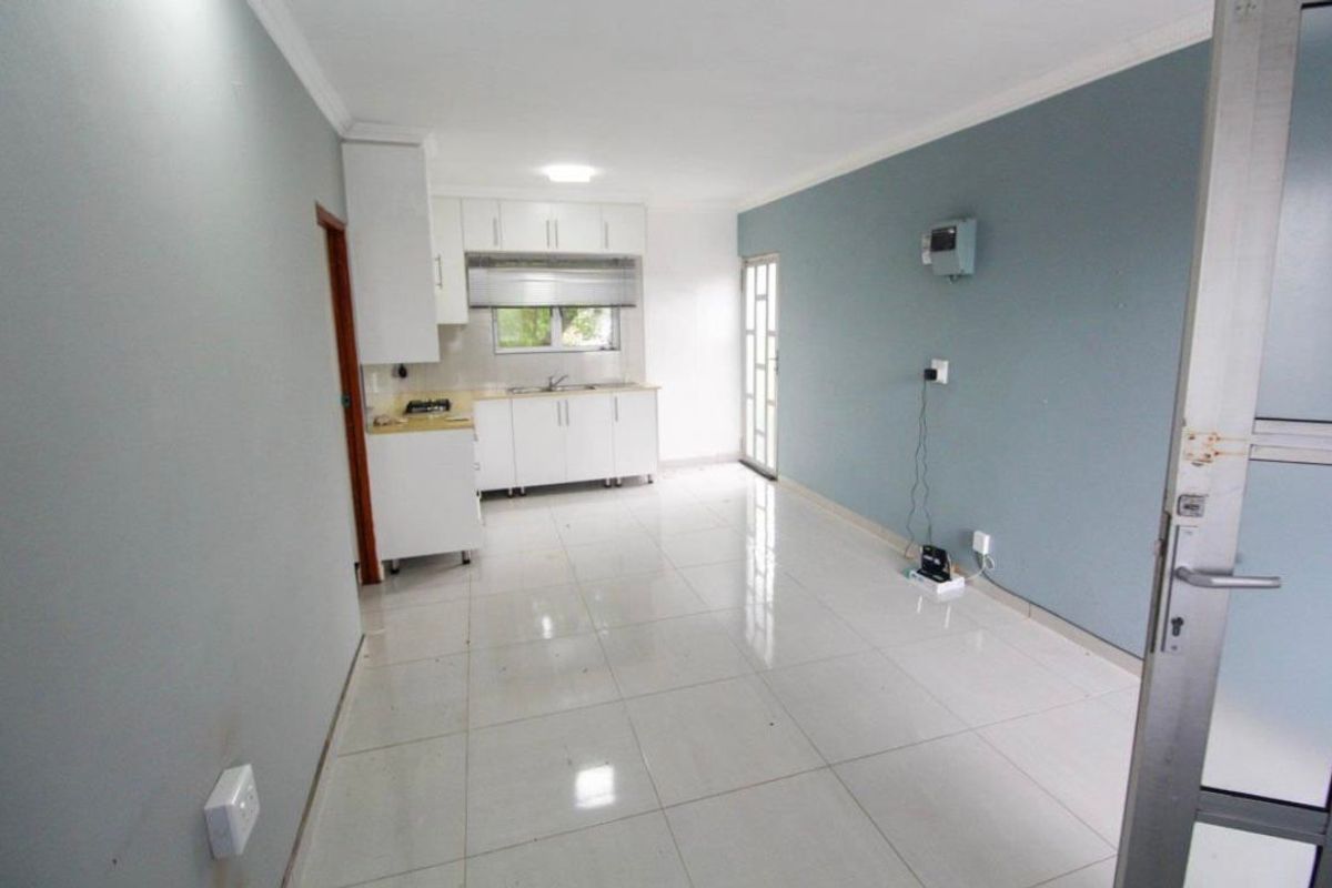 Modern Simplex Double Income Investment in a Quiet Cul-de-Sac - Photo 3