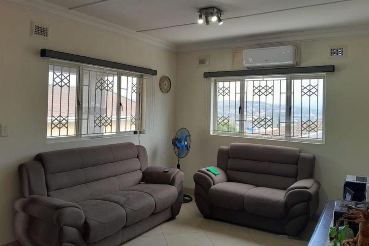 Modern Simplex in a 2 Unit Complex  With  No Levies! - Photo 3