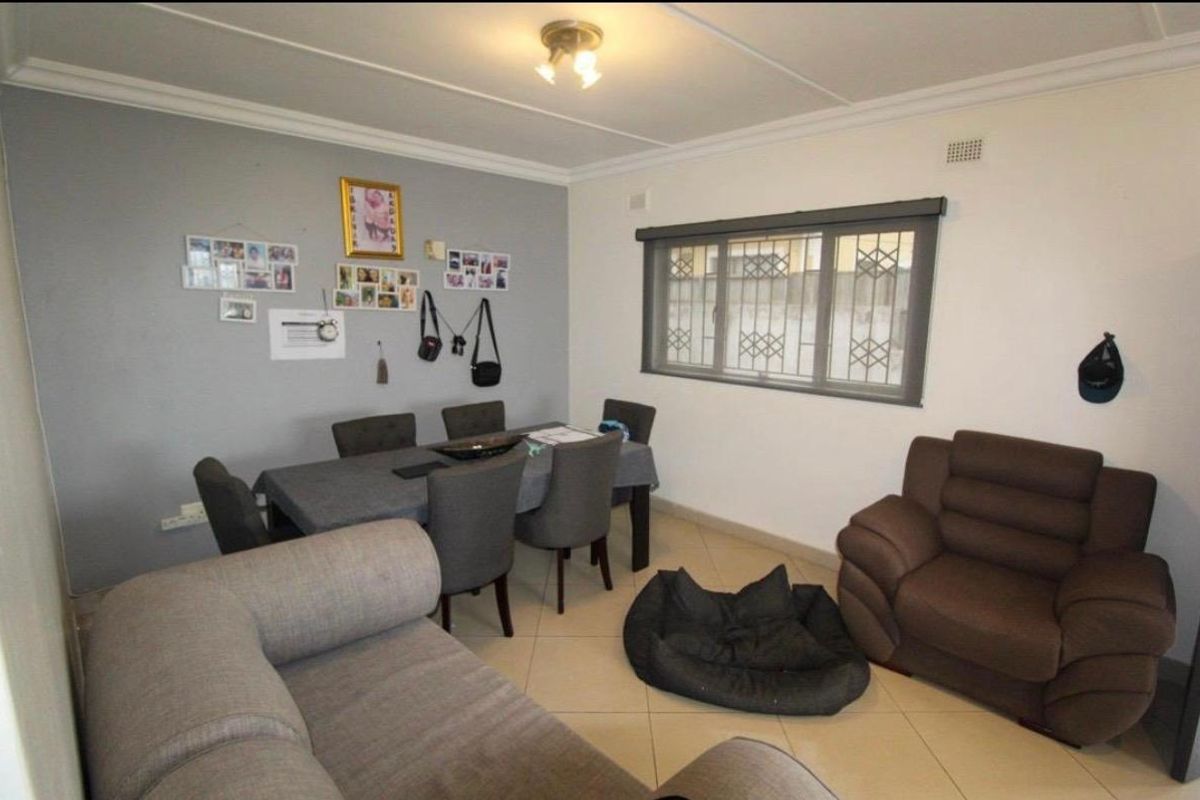 Modern Simplex in a 2 Unit Complex  With  No Levies! - Photo 4