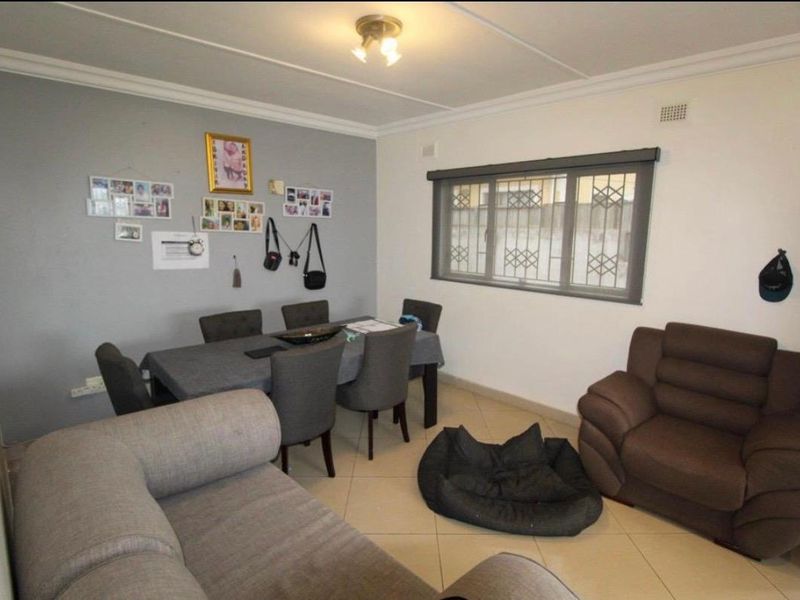 Modern Simplex in a 2 Unit Complex  With  No Levies! - Photo 4