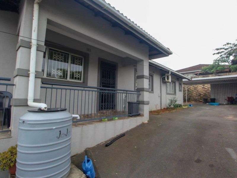 Modern Simplex in a 2 Unit Complex  With  No Levies! - Photo 2