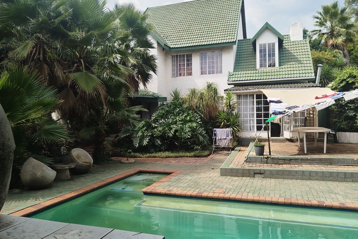 Stunning 4-Bedroom Family Home in the Heart of Vanderbijlpark SE 3 - Photo 4