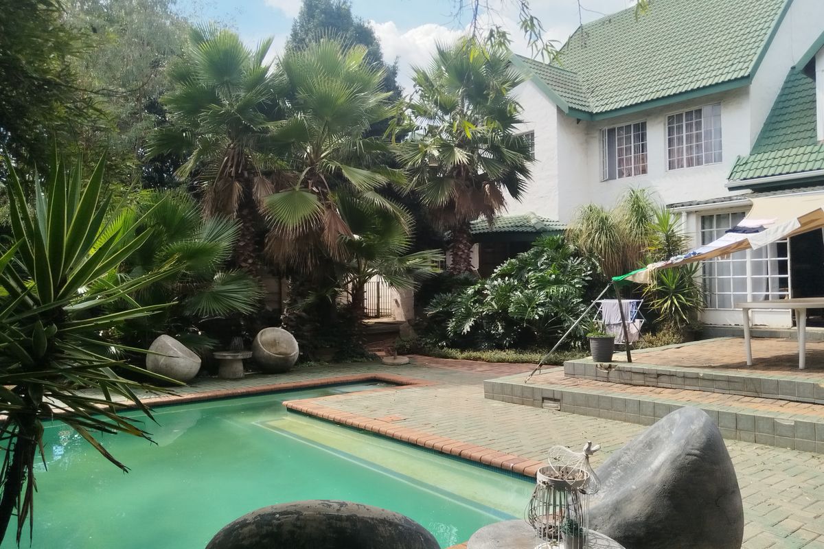 Stunning 4-Bedroom Family Home in the Heart of Vanderbijlpark SE 3 - Photo 2