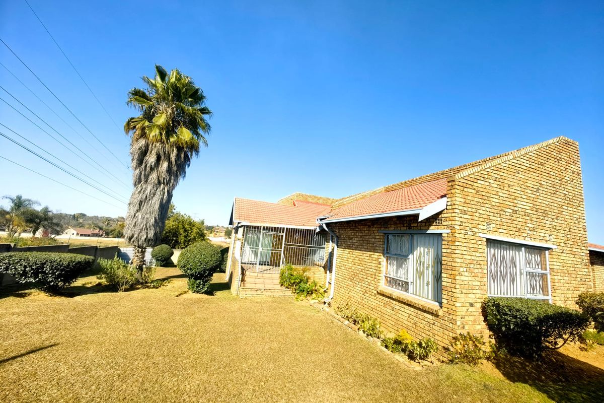 Stylish 3-Bedroom Home with 2 Bathrooms and a Double Garage - Photo 2