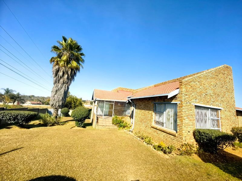 Stylish 3-Bedroom Home with 2 Bathrooms and a Double Garage - Photo 2