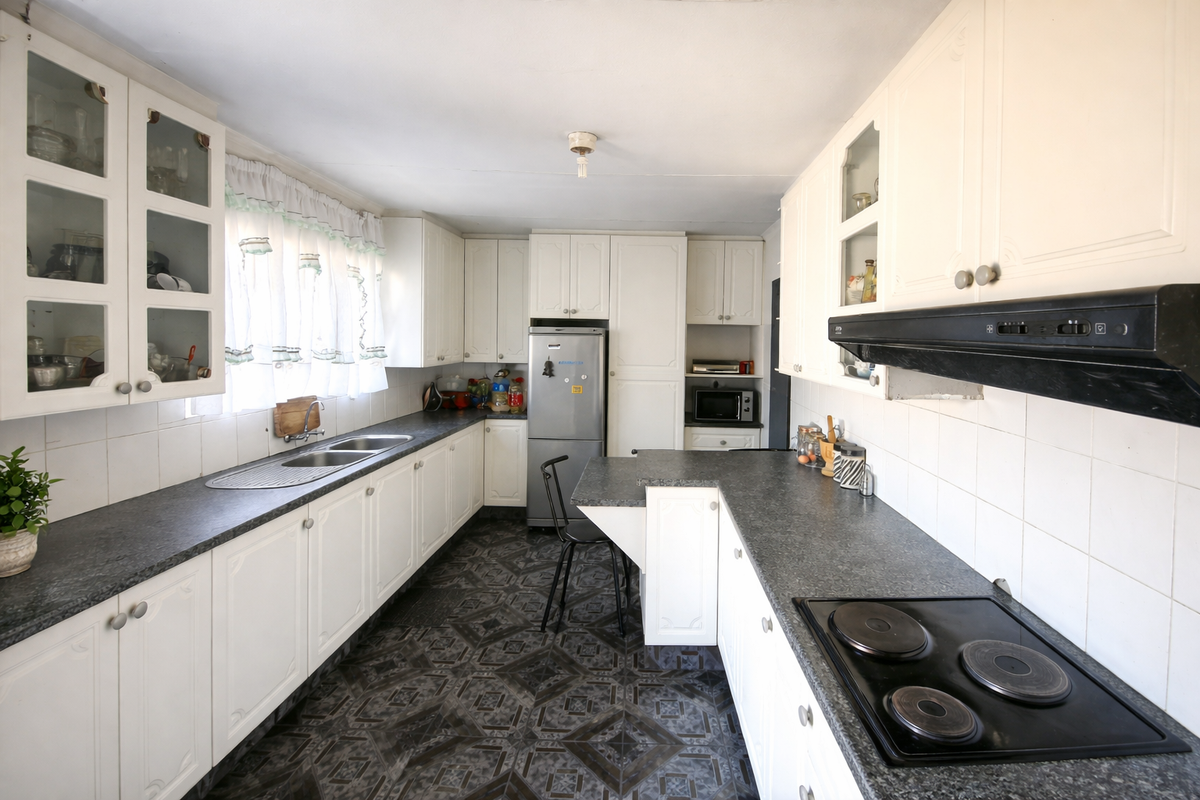 Stylish 3-Bedroom Home with 2 Bathrooms and a Double Garage - Photo 4