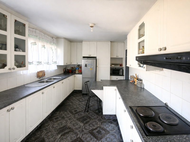 Stylish 3-Bedroom Home with 2 Bathrooms and a Double Garage - Photo 4