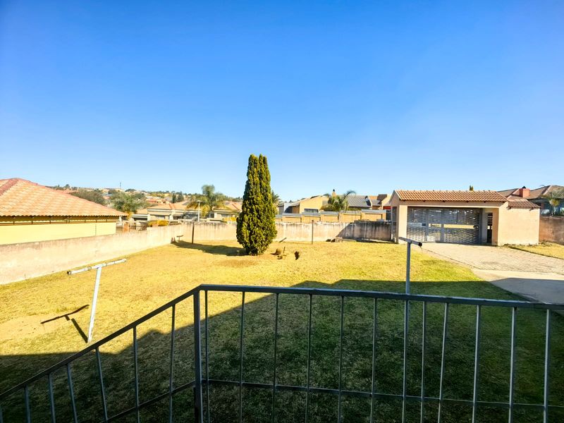 Stylish 3-Bedroom Home with 2 Bathrooms and a Double Garage - Photo 8