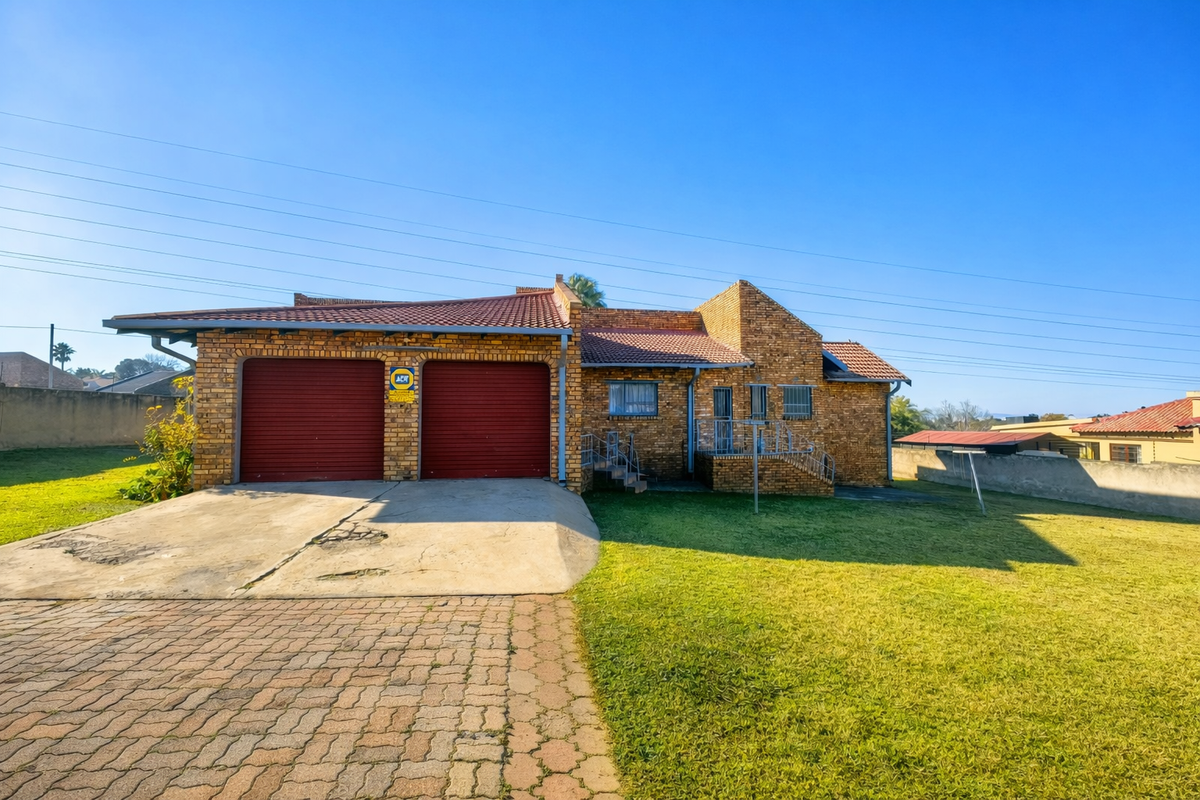 Stylish 3-Bedroom Home with 2 Bathrooms and a Double Garage - Photo 3