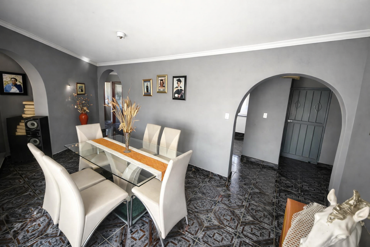 Stylish 3-Bedroom Home with 2 Bathrooms and a Double Garage - Photo 5