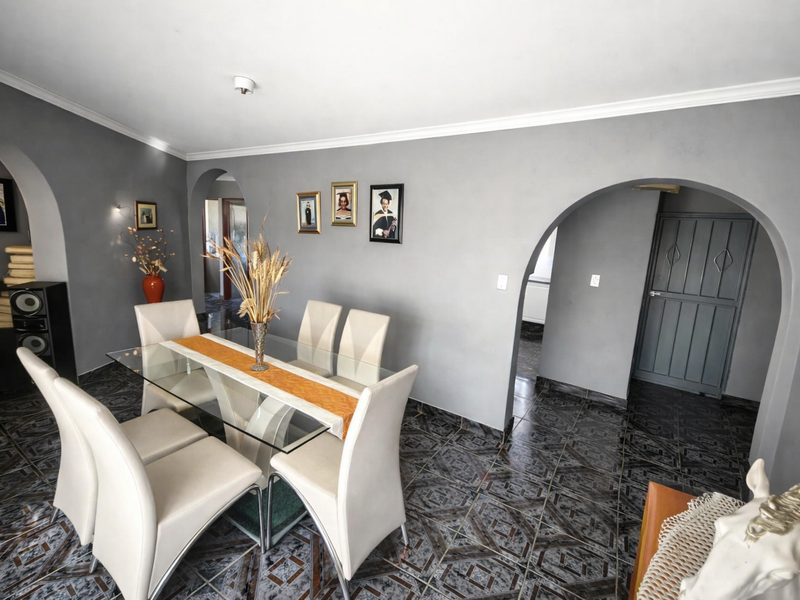 Stylish 3-Bedroom Home with 2 Bathrooms and a Double Garage - Photo 5