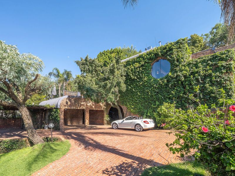 Unique 4-bedroom home for sale in Waverley. - Photo 2