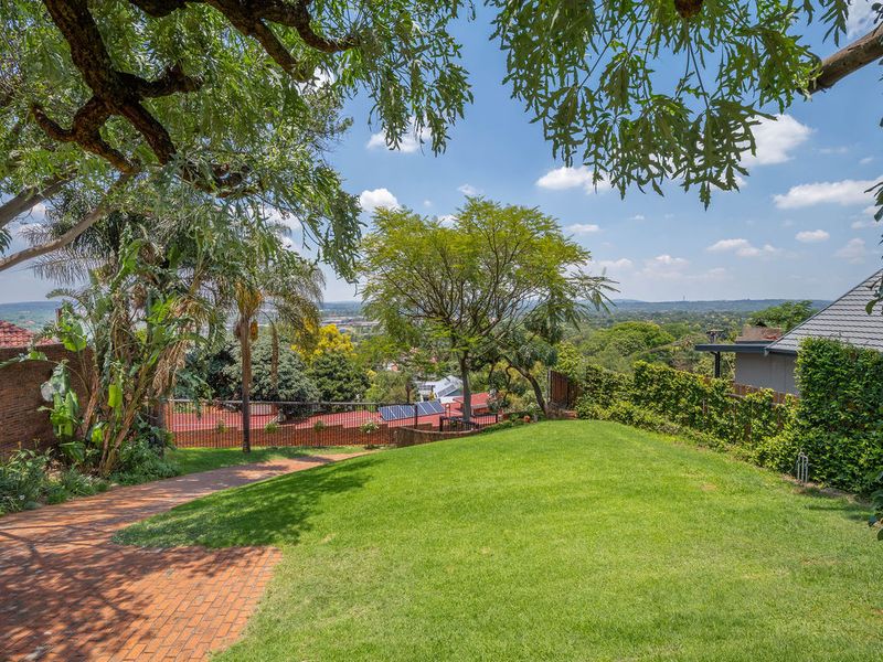 Unique 4-bedroom home for sale in Waverley. - Photo 4