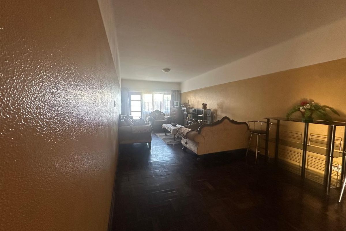 Neat & Spacious 3-Bedroom Flat in Southernwood with Garage - Photo 2