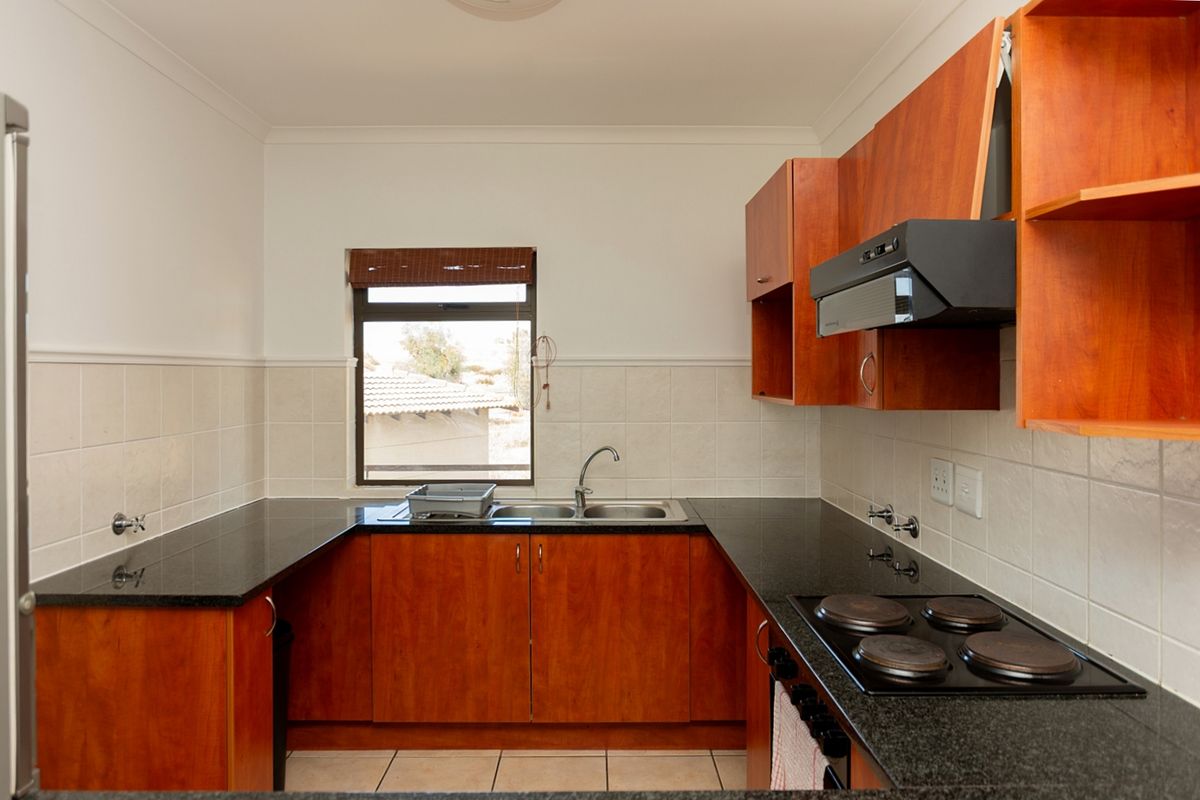 Walk-to-Clubhouse Living in Secure Perkijt Village - Photo 4