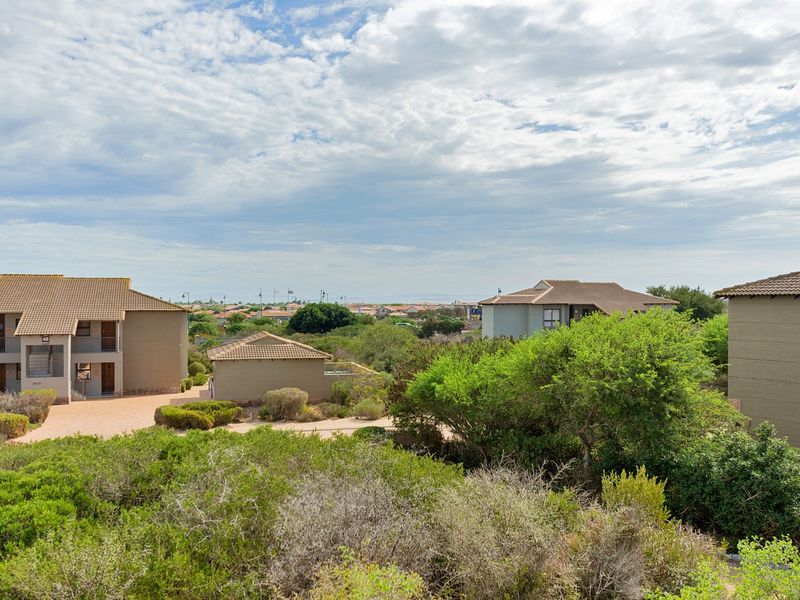 Walk-to-Clubhouse Living in Secure Perkijt Village - Photo 2