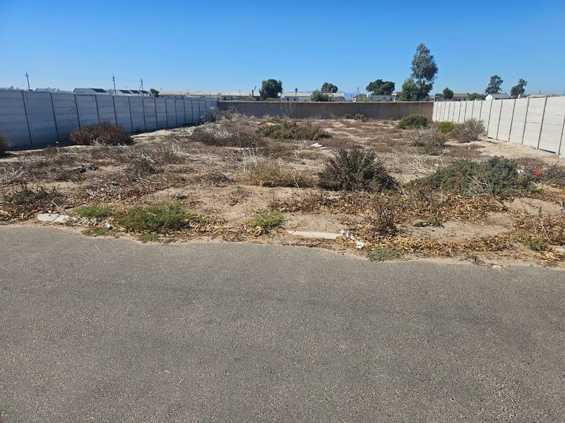 Prime Coastal Stand – Steps from the Beach! - Photo 7