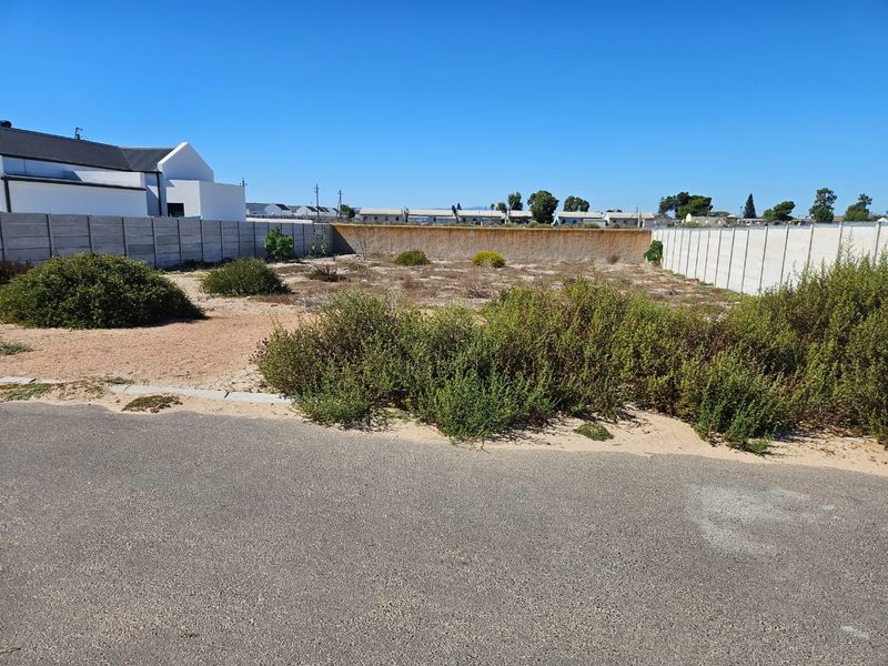 Prime Coastal Stand – Steps from the Beach! - Photo 4