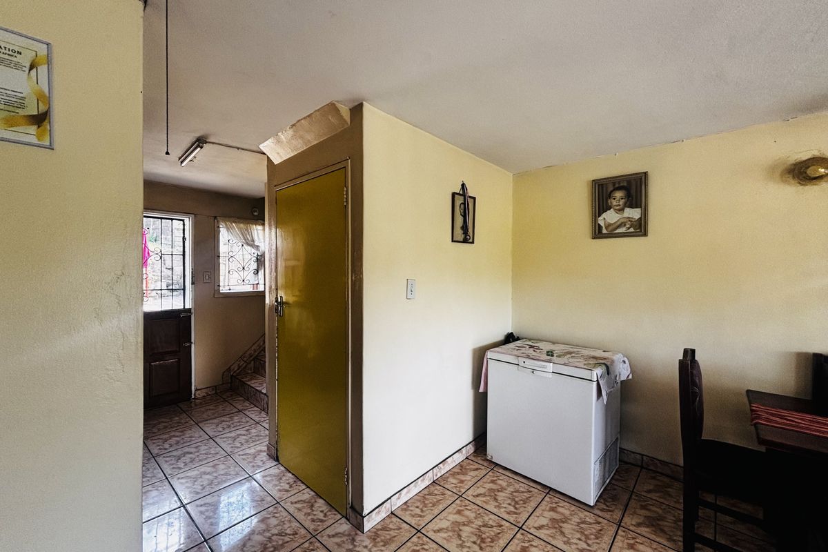 Semi-Detached Family Home. Priced to SELL with NO Transfer Duty! - Photo 5