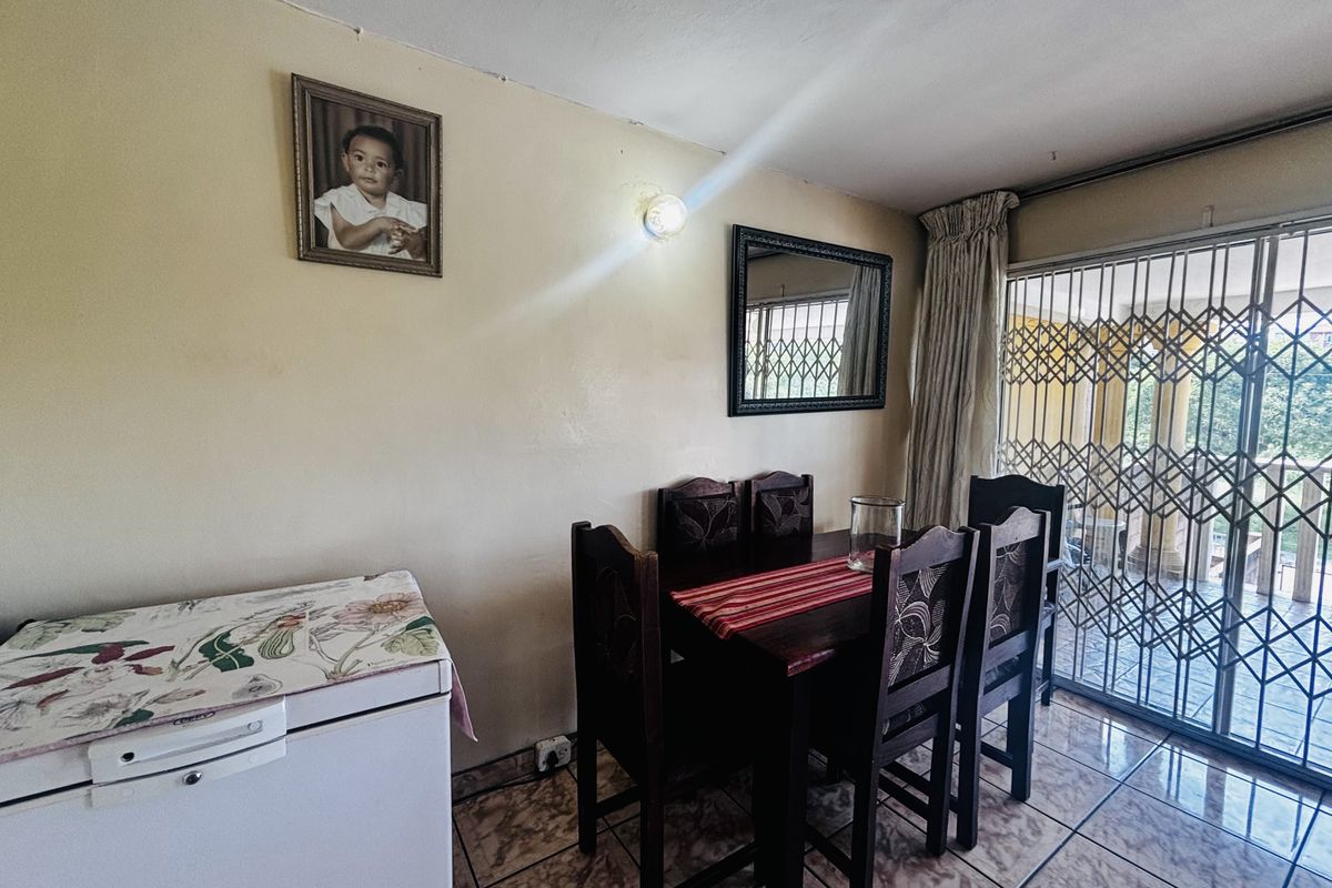 Semi-Detached Family Home. Priced to SELL with NO Transfer Duty! - Photo 4