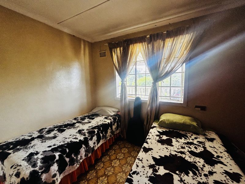 Semi-Detached Family Home. Priced to SELL with NO Transfer Duty! - Photo 10