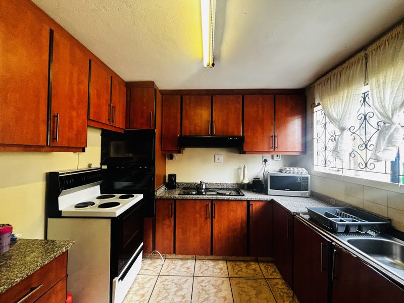 Semi-Detached Family Home. Priced to SELL with NO Transfer Duty! - Photo 6