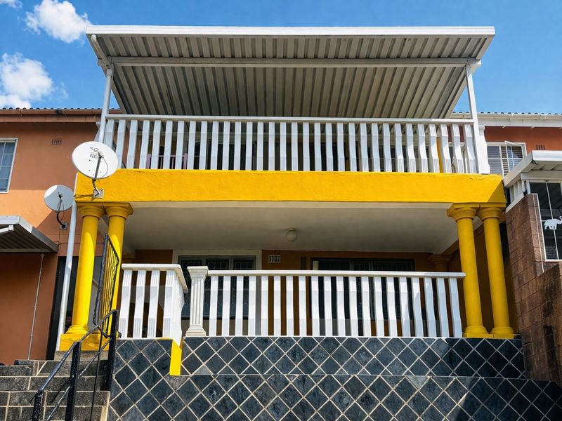 Semi-Detached Family Home. Priced to SELL with NO Transfer Duty! - Photo 2