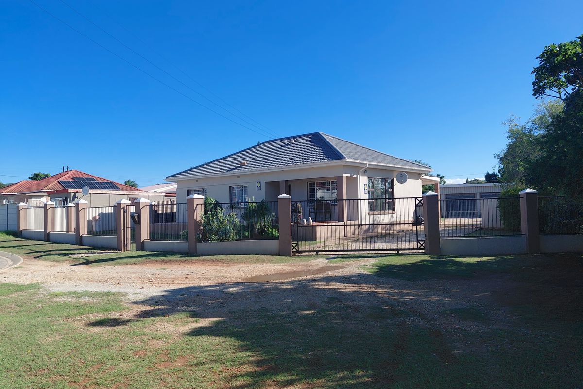 Spacious Family Home in Quiet Cul-de-Sac - Photo 2