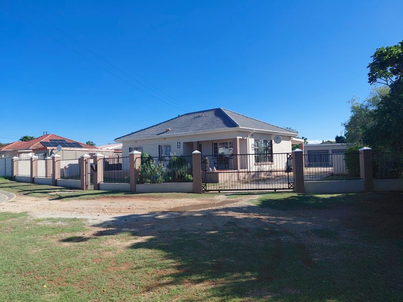 Spacious Family Home in Quiet Cul-de-Sac - Photo 2