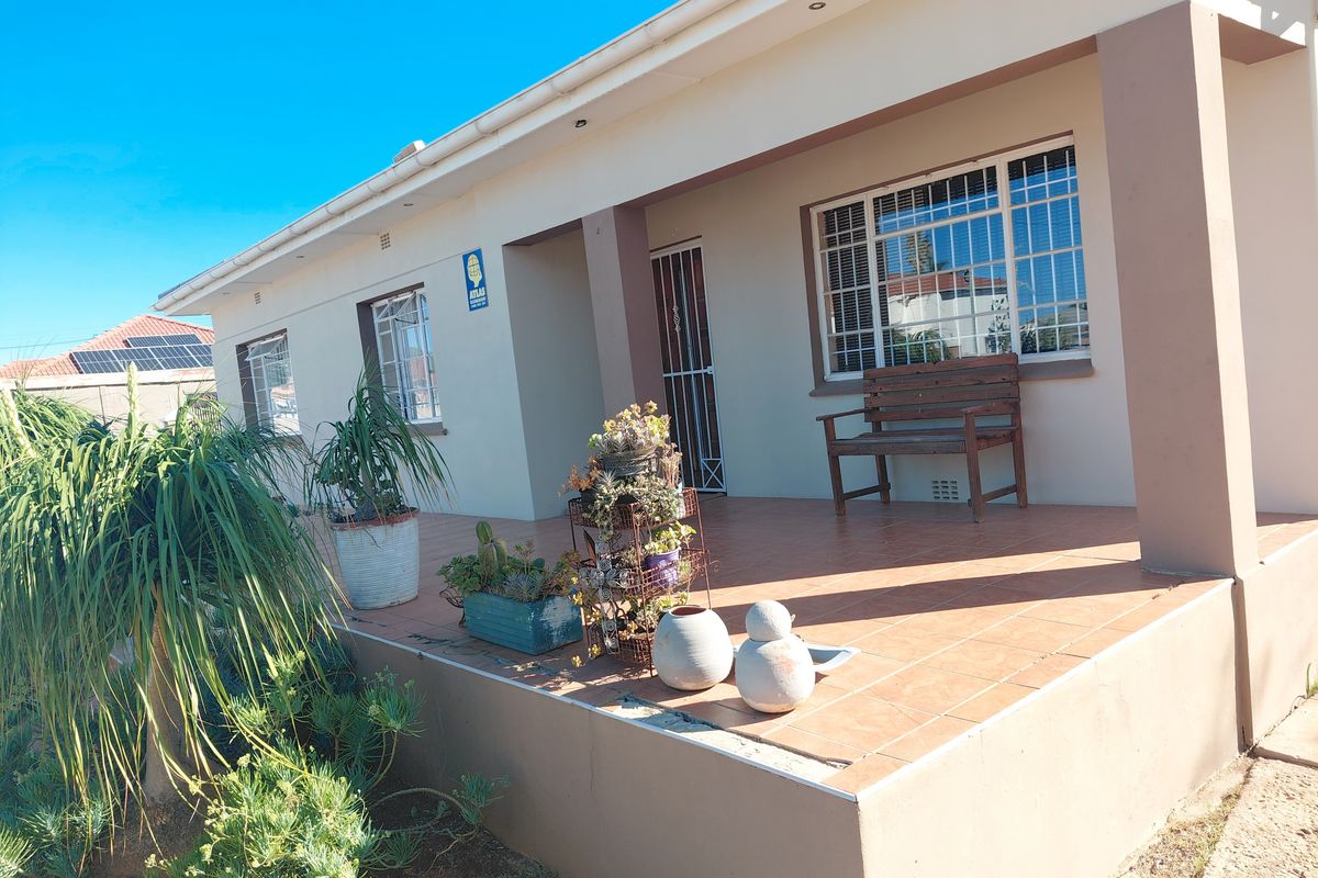 Spacious Family Home in Quiet Cul-de-Sac - Photo 4