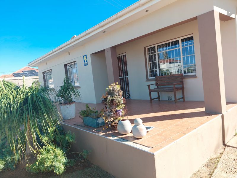 Spacious Family Home in Quiet Cul-de-Sac - Photo 4