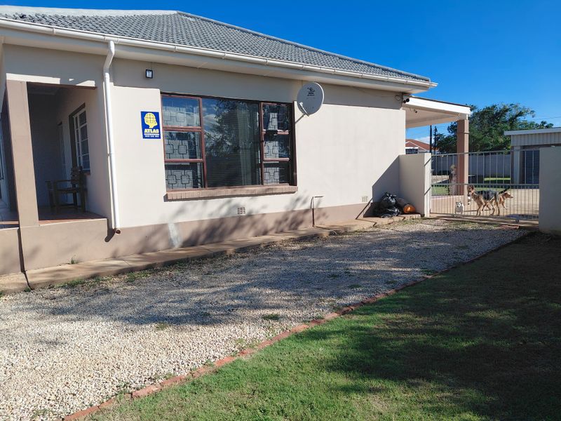 Spacious Family Home in Quiet Cul-de-Sac - Photo 9