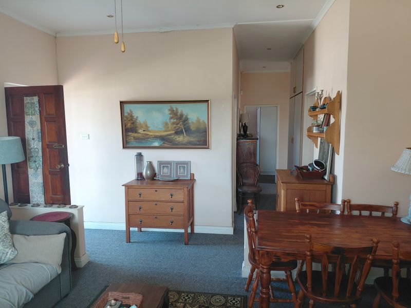 Spacious Family Home in Quiet Cul-de-Sac - Photo 10