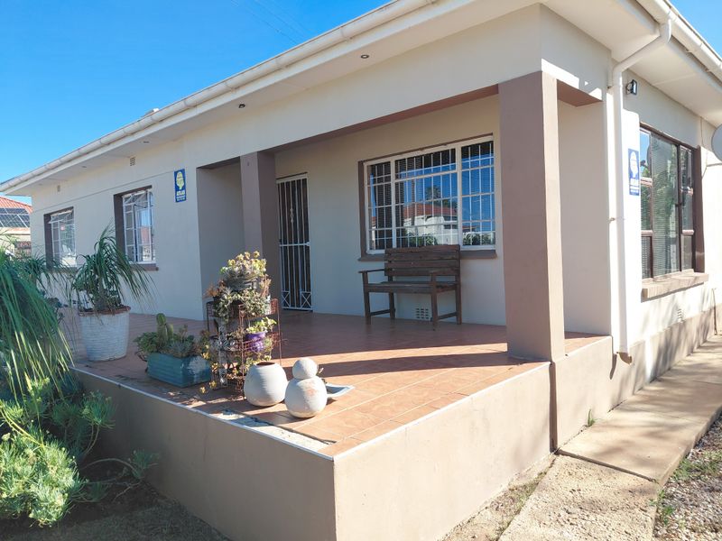 Spacious Family Home in Quiet Cul-de-Sac - Photo 7