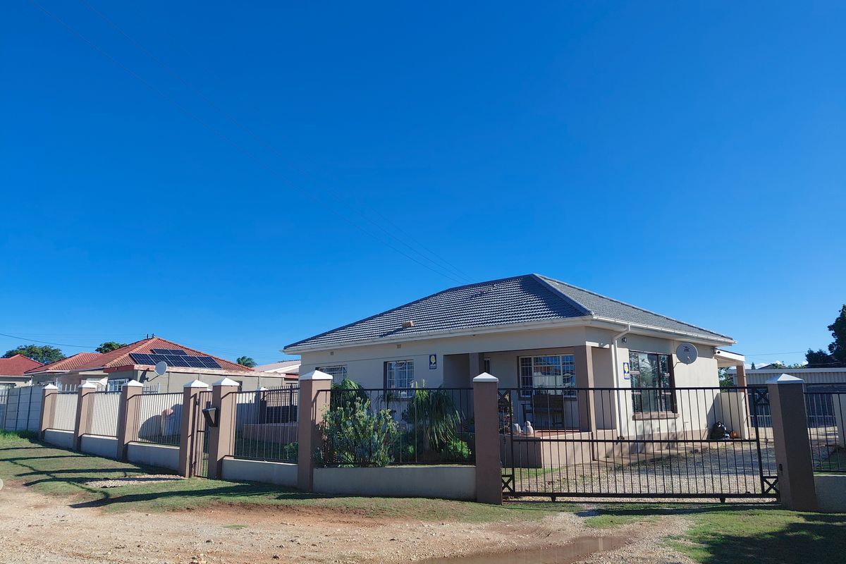 Spacious Family Home in Quiet Cul-de-Sac - Photo 3