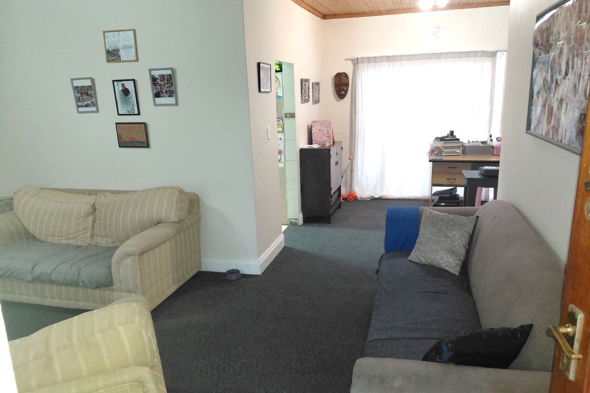 Neat Family Home in Sought-After Manor Heights, Despatch. - Photo 5