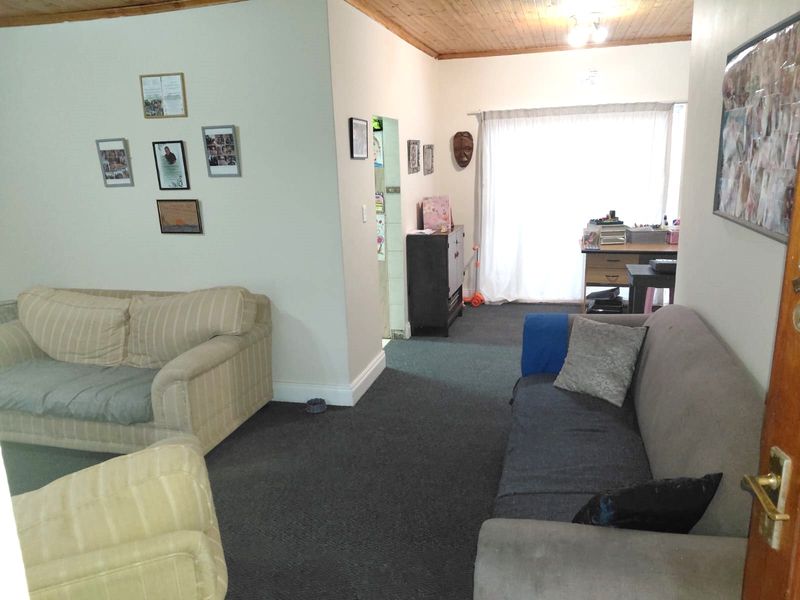 Neat Family Home in Sought-After Manor Heights, Despatch. - Photo 5