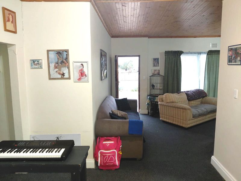 Neat Family Home in Sought-After Manor Heights, Despatch. - Photo 7