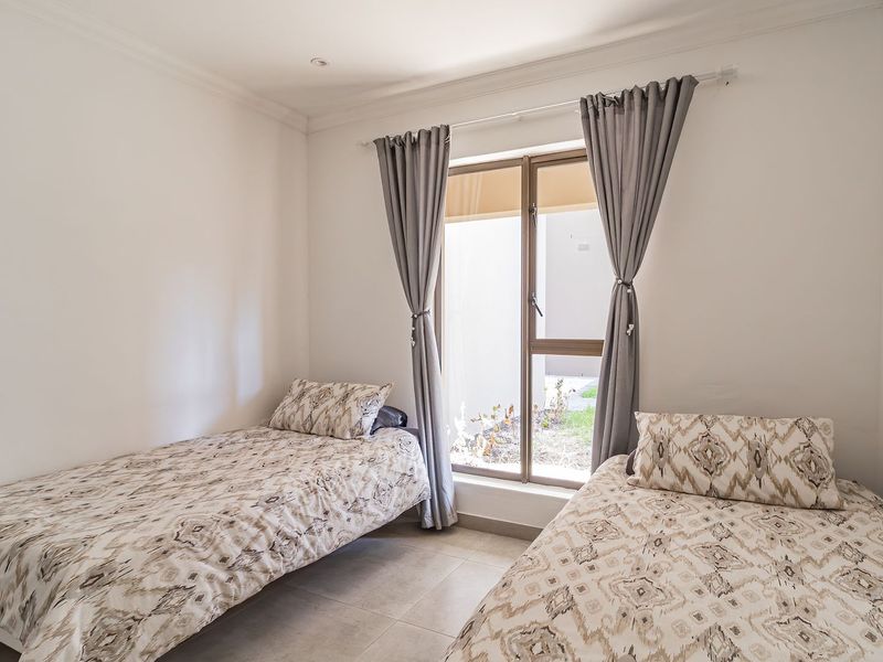 Saldanha - Ground floor unit in secure estate - Photo 9