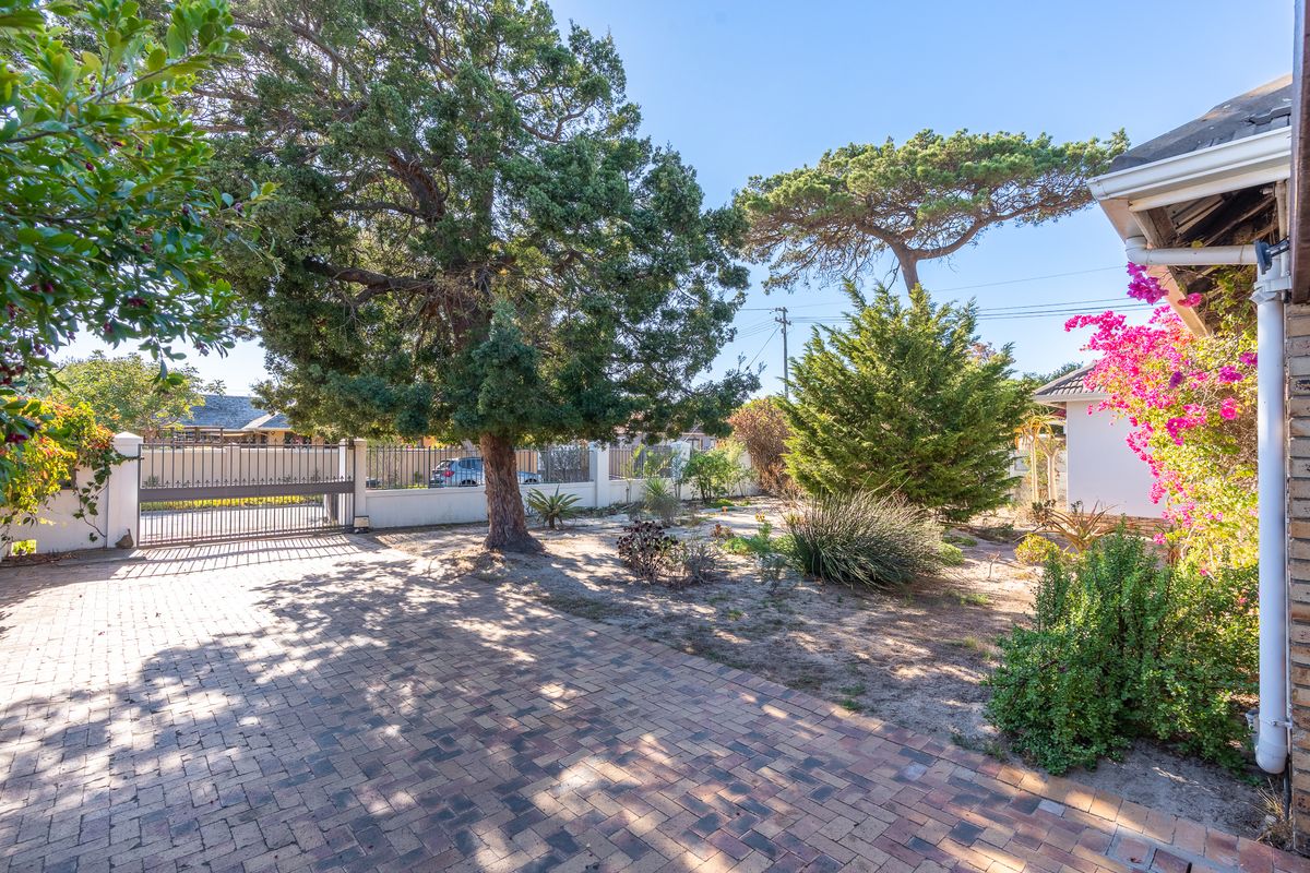 Prime Position in The Glens – Family Home with Flatlet - Photo 3