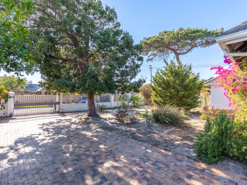 Prime Position in The Glens – Family Home with Flatlet - Photo 3