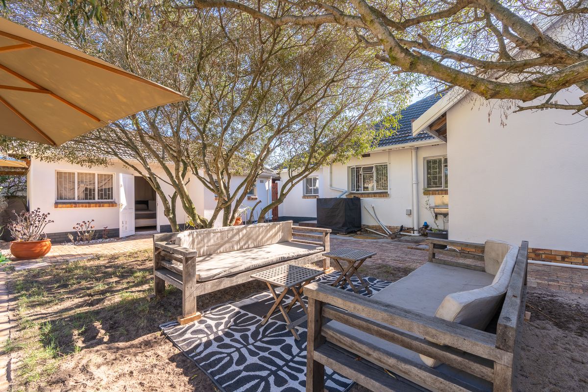 Prime Position in The Glens – Family Home with Flatlet - Photo 2