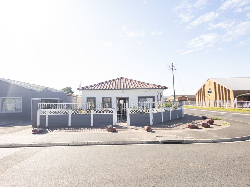 Spectacular 3 Bedroom Property For Sale In Ravenmead - Photo 2